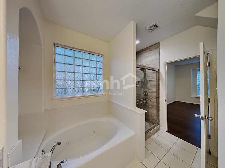 Building Photo - 25504 Oakhurst Trails Ct