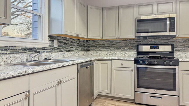 Building Photo - 2728 E Virginia Beach Blvd