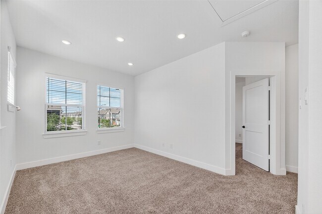 Building Photo - 24011 Breezy Bank Trl