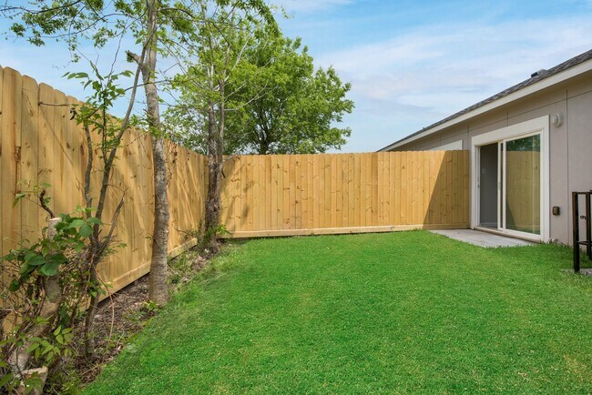 Building Photo - 5911 Westover St