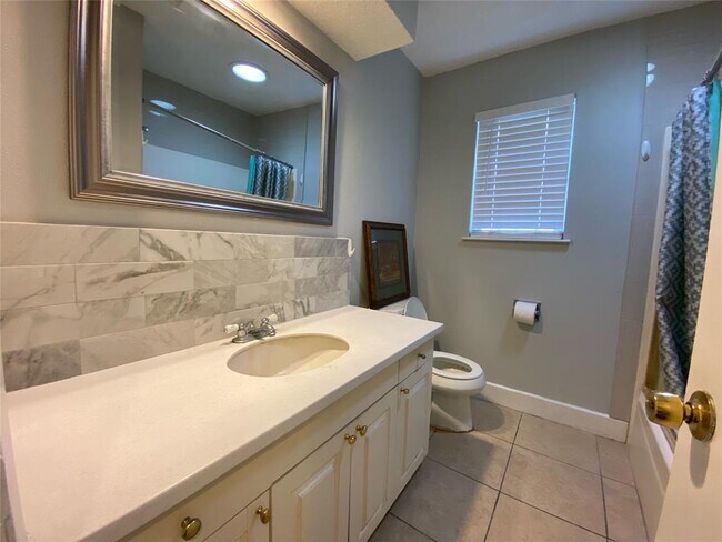Building Photo - 6502 Briar Terrace Dr