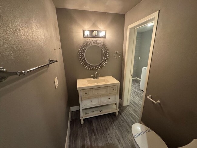 Building Photo - 2 Bedroom - 2 Bath - 1034 Sq. Ft. Duplex