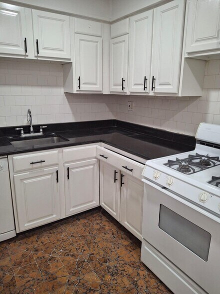 Primary Photo - 202 12th St