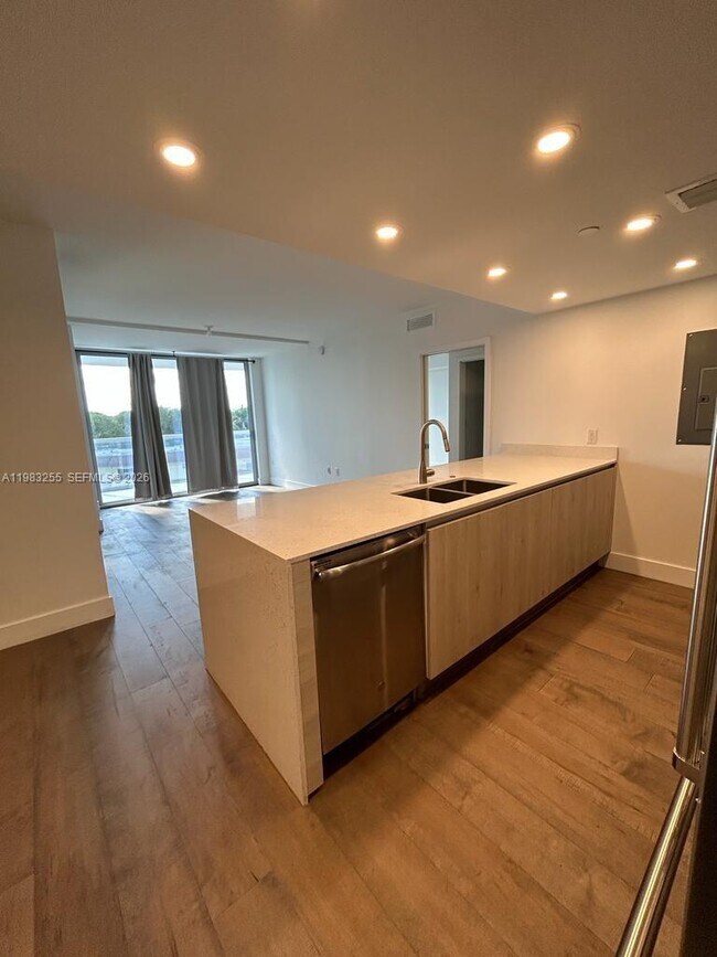 Building Photo - 13800 Highland Dr