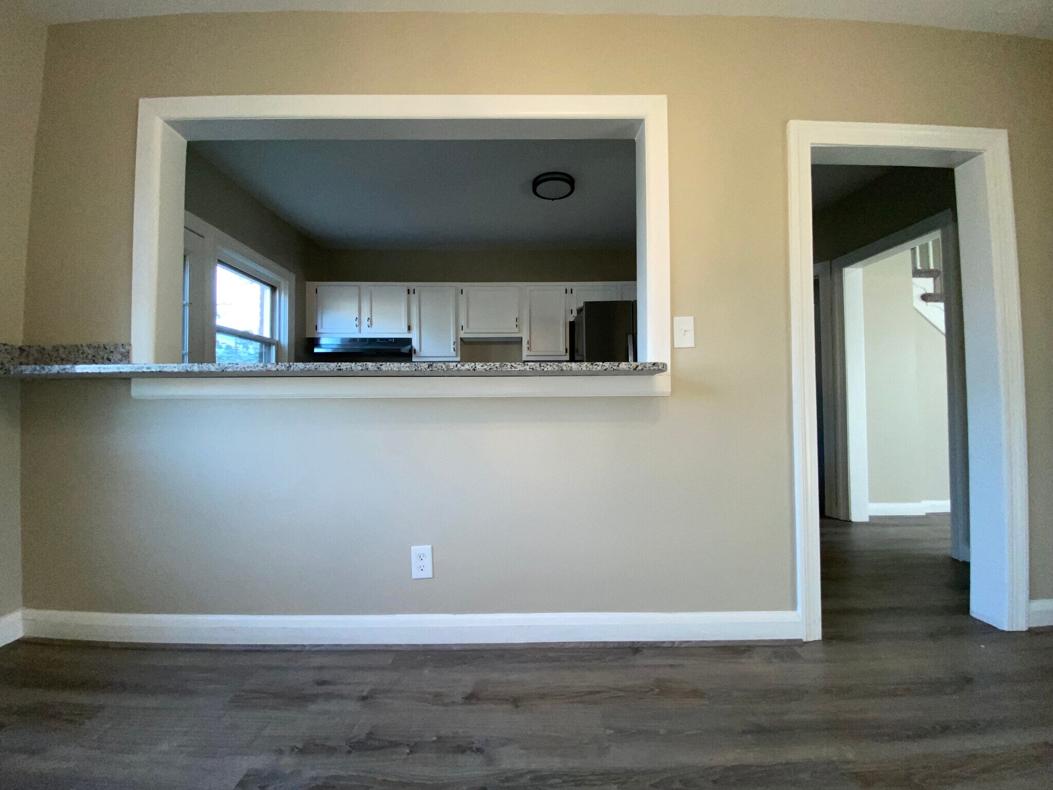 Building Photo - 41 N Kossuth St