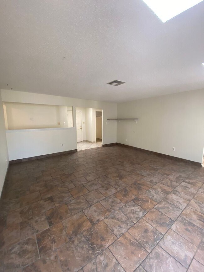 Building Photo - 675 Frank Maes Ave