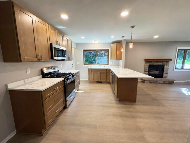 Building Photo - 1614 Stardust Dr