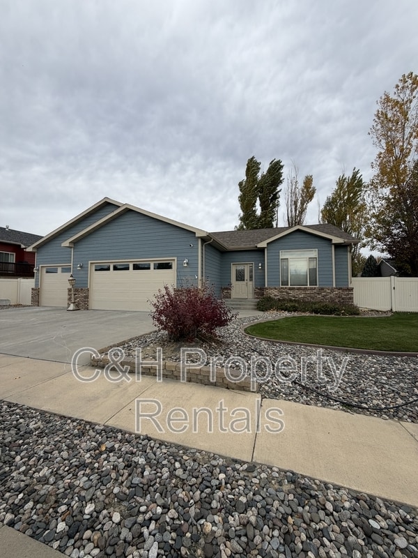 Primary Photo - 5421 Spring Stone Ave