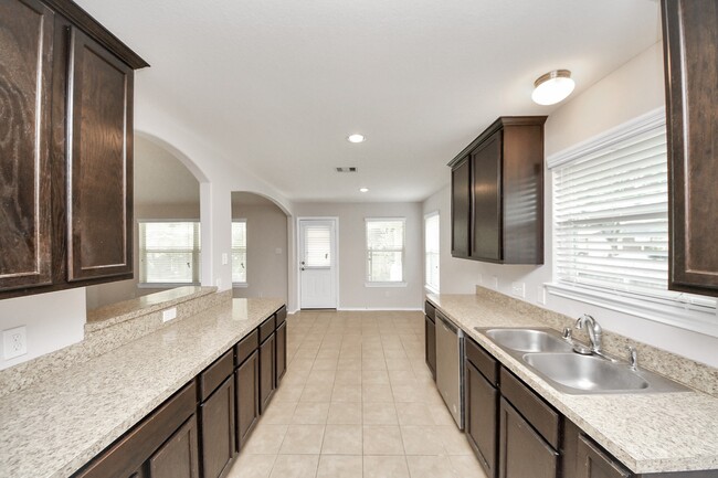 Building Photo - 21823 Wildcroft Dr