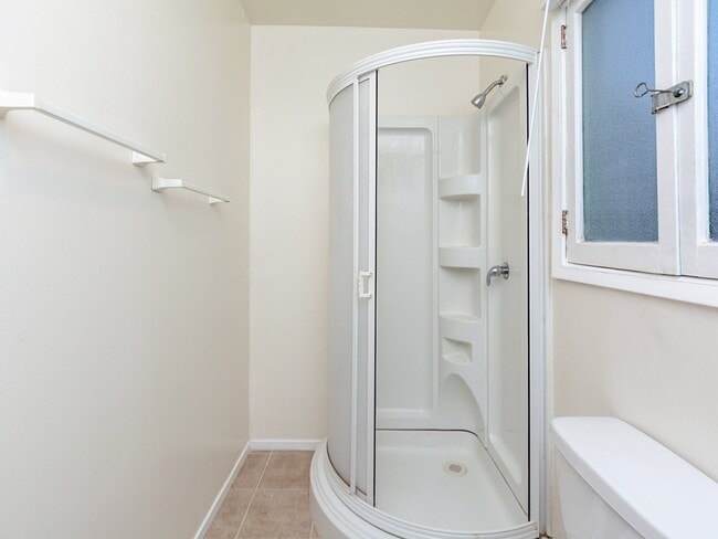 Building Photo - Freshly Updated Studio w/Patio in South Park! * All Utilities Included! *