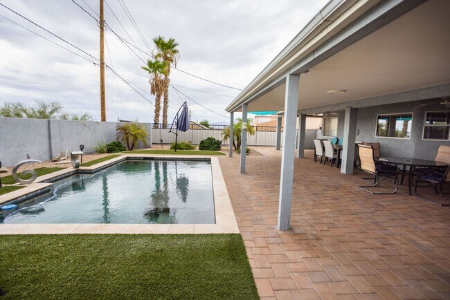 Building Photo - 3 BEDROOM 2 BATH 2 CAR GARAGE POOL HOME W/...