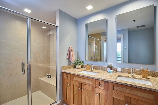 Building Photo - Effortless Downtown Living in the Heart of...