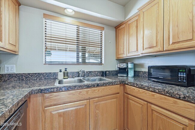 Building Photo - 3200 S Litzler Dr