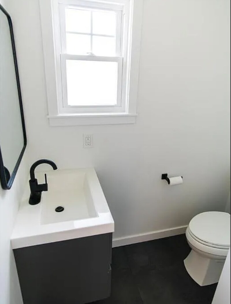 Building Photo - 1915 W Livingston St