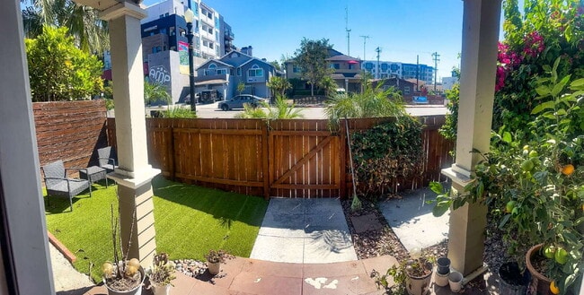 Building Photo - **LOOK NO FURTHER!!! Your New Cottage-Styl...