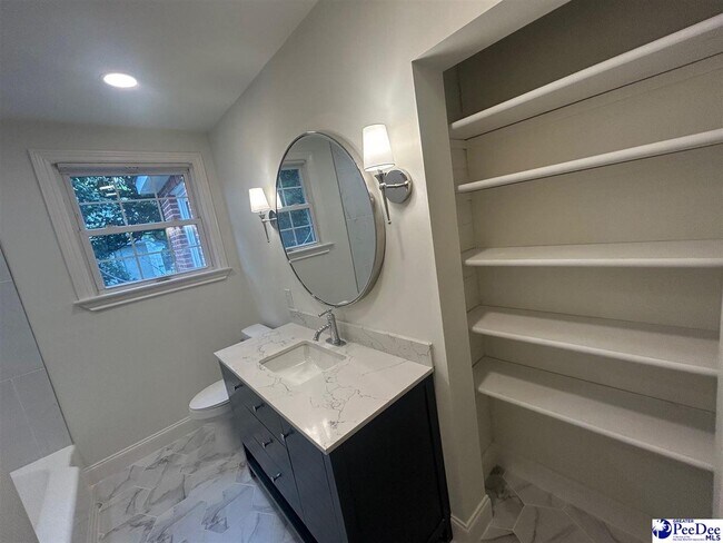 Building Photo - 503 Greenway Dr
