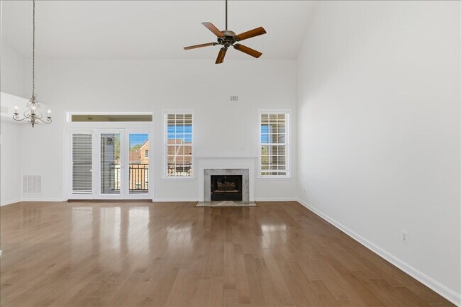 Building Photo - "Luxurious 2-Bed Condo with, loft, Granite Elegance & Hardwood Charm in Reston, VA!"