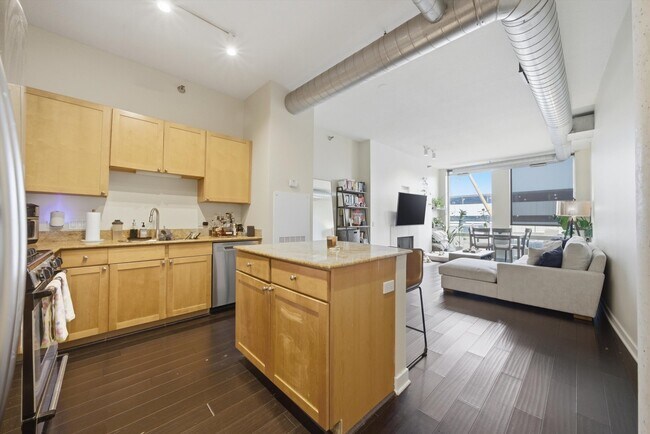 Building Photo - 720 N Larrabee St