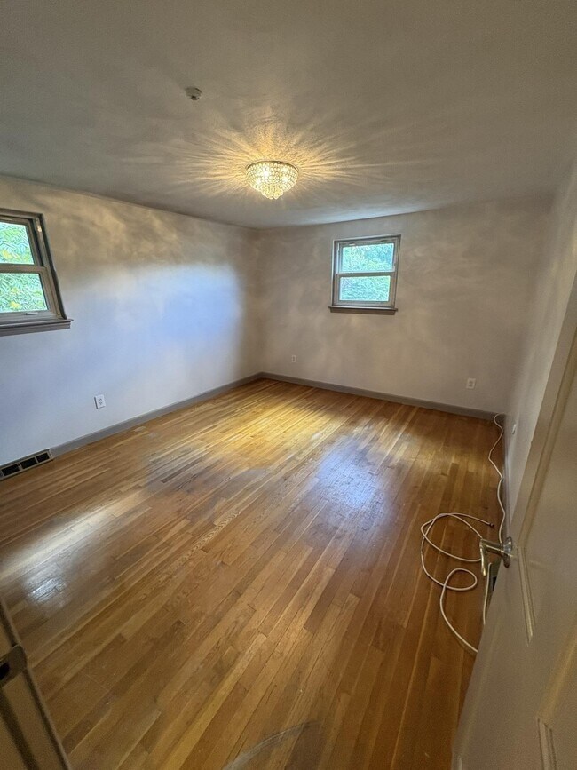 Building Photo - 41 Raechel Rd