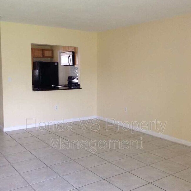 Building Photo - 800 Lucaya Dr