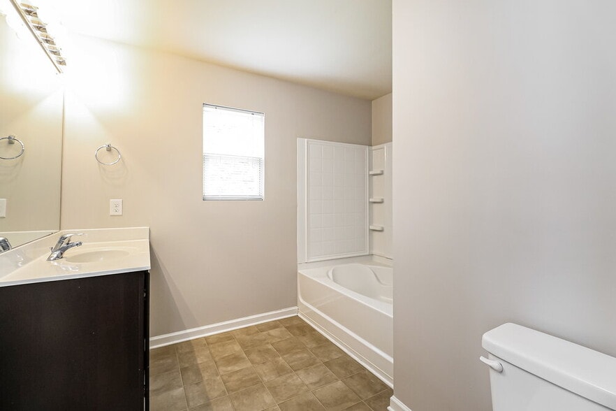 Building Photo - 164 Autumn Bluff Cir