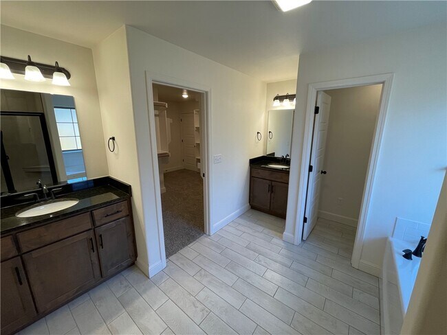 Building Photo - 464 Hall Ave
