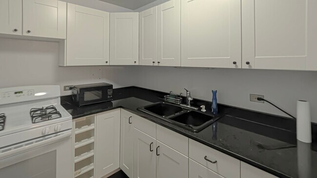 Building Photo - 1401 E 55th St