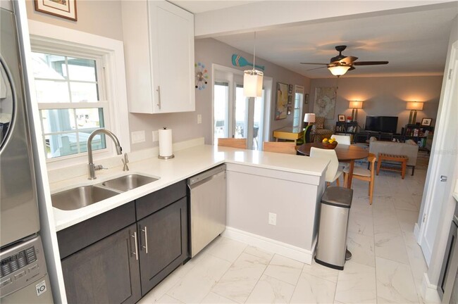 Building Photo - 5245 Coquina Key Dr SE