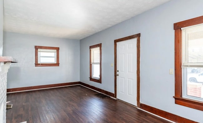 Building Photo - 44 S Harbine Ave