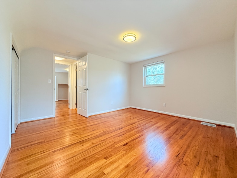 Building Photo - 4540 Victor Ave