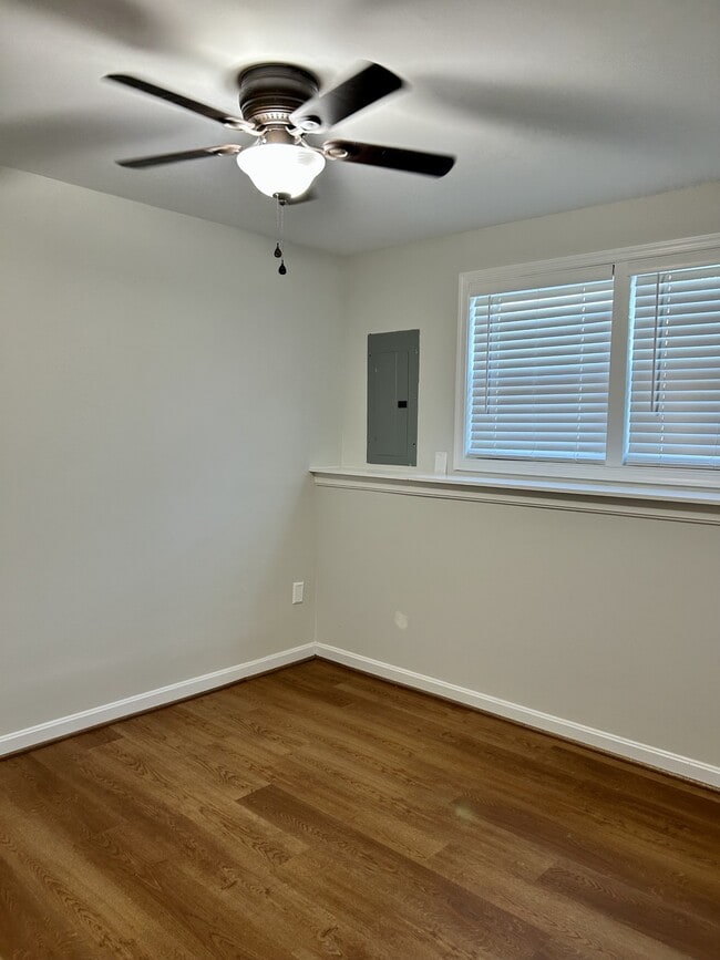 Building Photo - 46461 Rosewood Dr