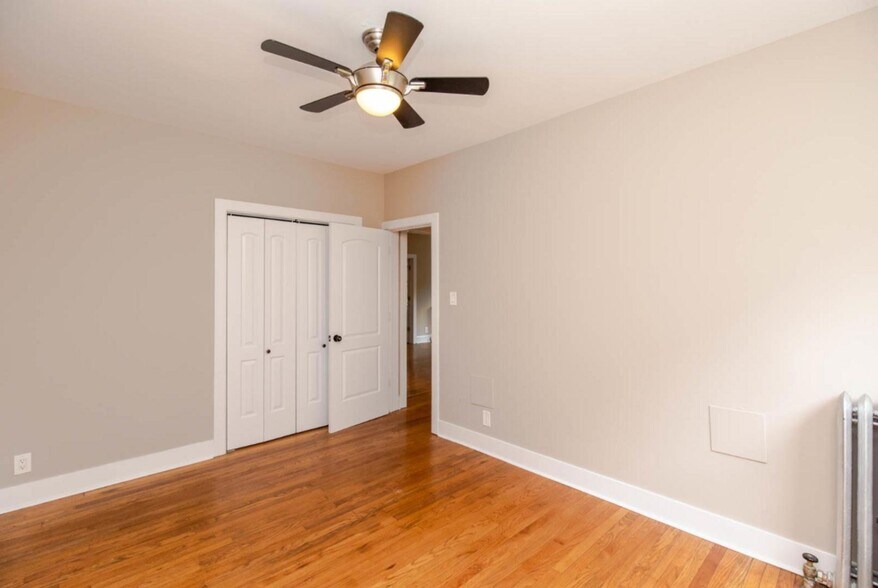 Building Photo - 1337 W Touhy Ave