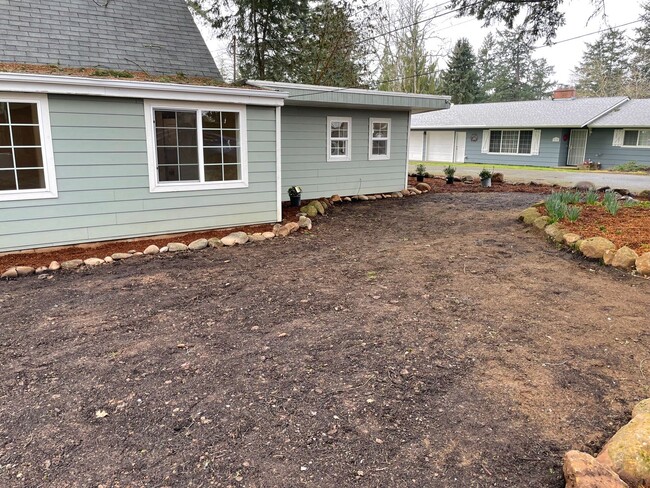 Building Photo - 2 Bed / 1 Bath House in Quiet West Salem H...