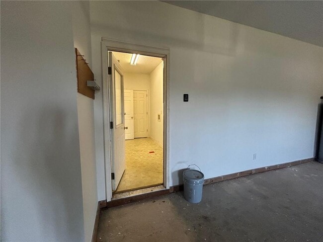 Building Photo - 5463 Henning Dr W