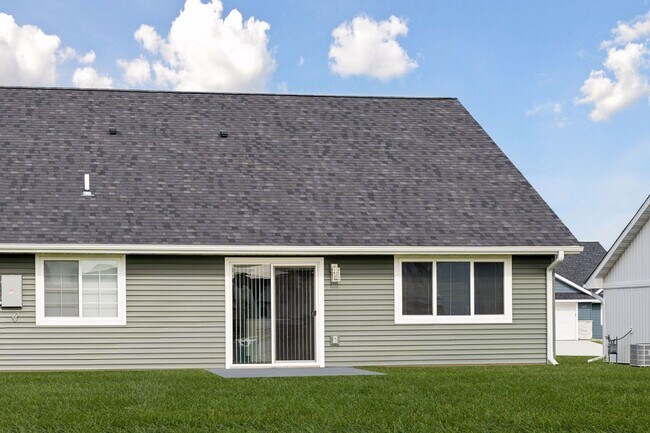 Building Photo - 3 Bedroom Twin Home With Extras