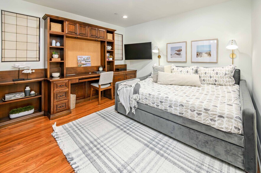 Building Photo - 319 33rd St