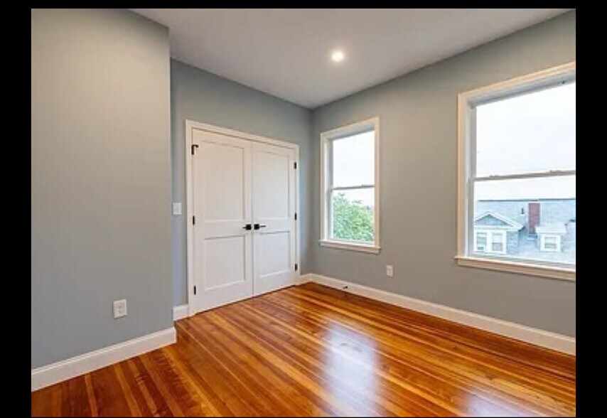 Building Photo - 789 Columbia Rd