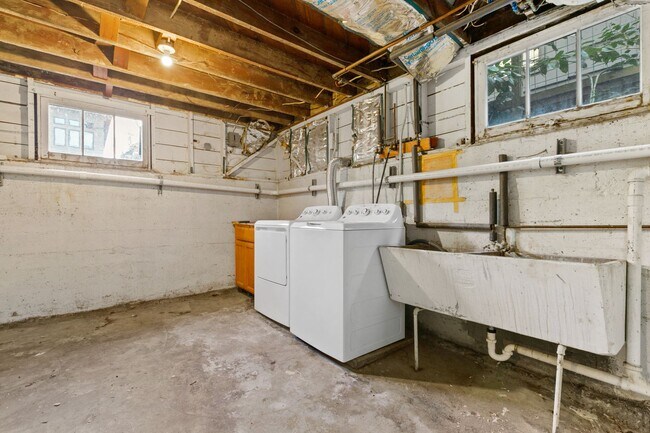 Building Photo - 4Bd/1.5Ba Seattle House