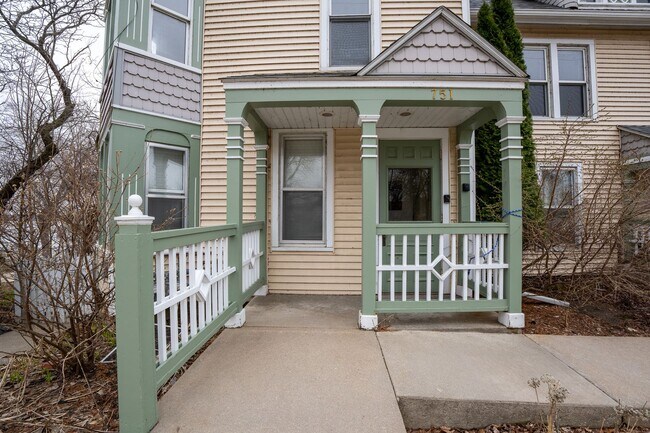 Building Photo - 751 Jenifer St