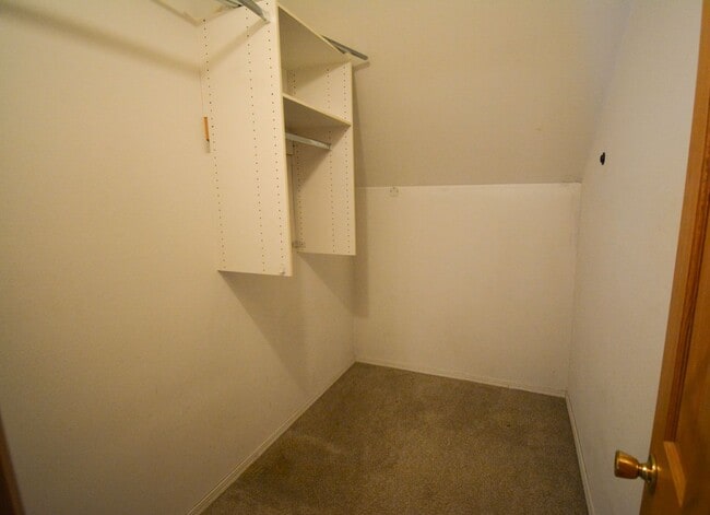 Building Photo - Beautifully updated home in prime downtown location!