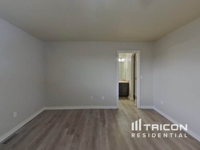 Building Photo - 9934 Silver Stirrup Dr