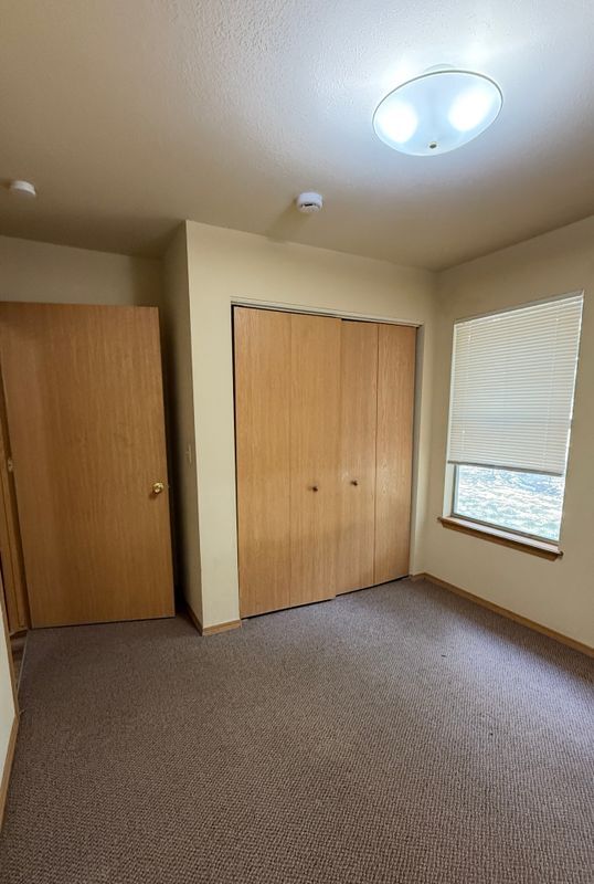 Building Photo - 594 Shadowrock Dr