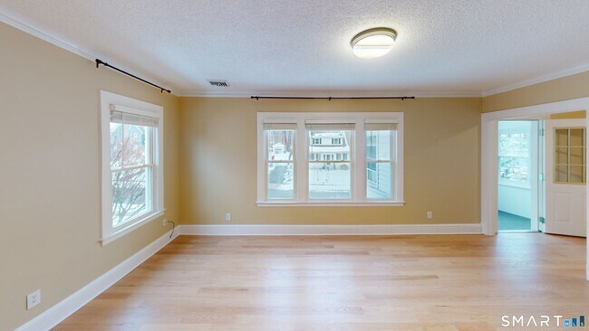 Building Photo - 60 Woodmere Rd