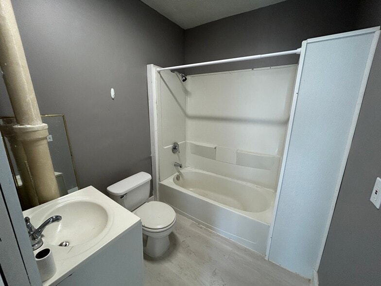 Building Photo - 6818 Morgan Ave
