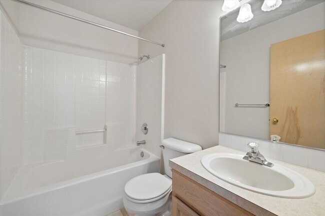 Building Photo - 423 Columbia Point Dr