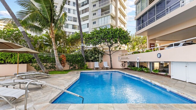 Building Photo - Live the Gold Coast Lifestyle!