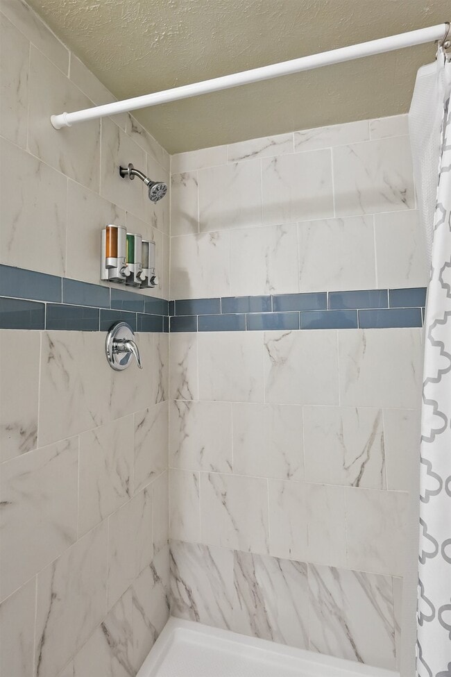 Building Photo - 3454 Livingston Ln