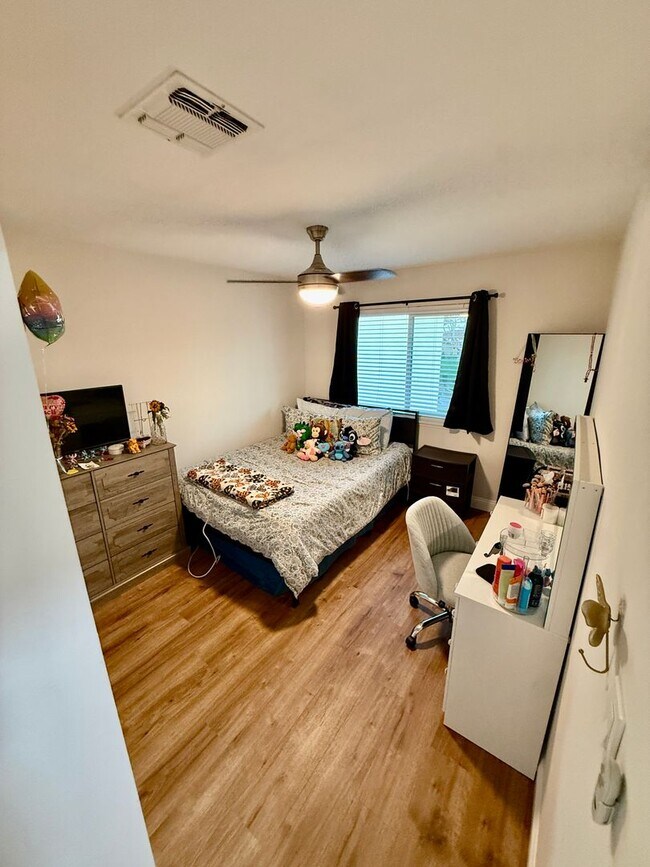 Building Photo - Beautifully 4-bedroom, 2.5-bathroom Condo—ready and waiting for you!