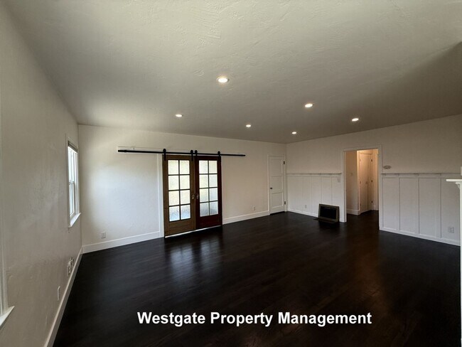 Building Photo - 220 Payran St