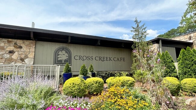 Building Photo - Rare Cross Creek 2 Bedroom-2.5 Bathroom Townhouse, Available NOW!